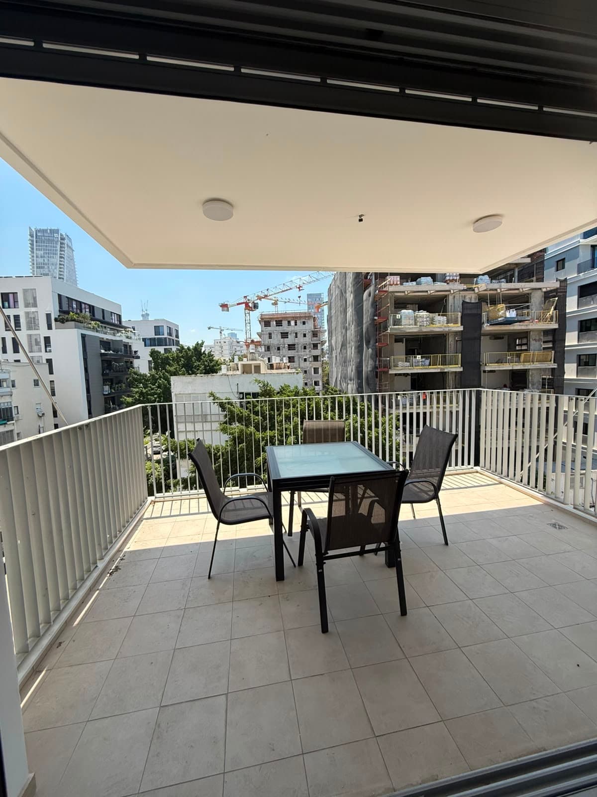 בכהנשטם בבניין מטופח וייחודי דירת 4 חד' עם מעלית חניה בטאבו - תמונה 1 מתוך 5